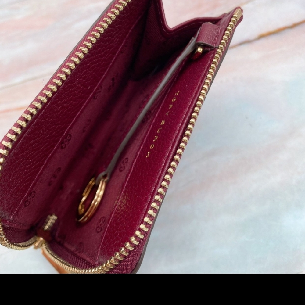 Tory burch gorgeous new square zipper coin case with gold Keychain โจ๏ธ - Picture 4 of 7